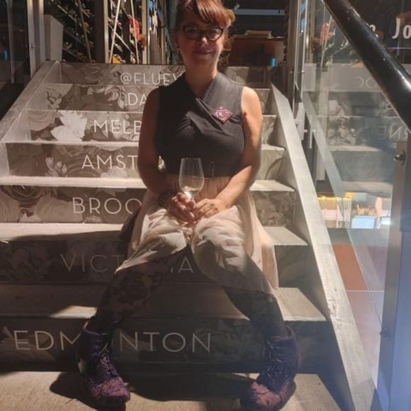 Meet your Posher, Tracy - Picture 1 of 1